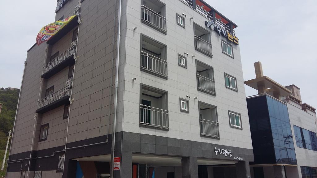 Suzy Pension Yeosu Exterior photo